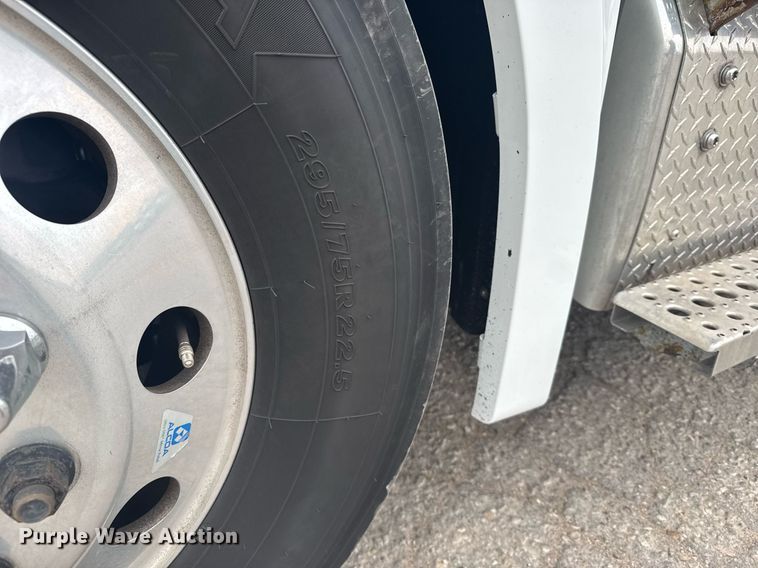 image for item EG6282 2020 Freightliner Cascadia 126 semi truck