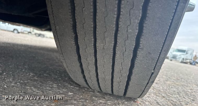 image for item EG6282 2020 Freightliner Cascadia 126 semi truck