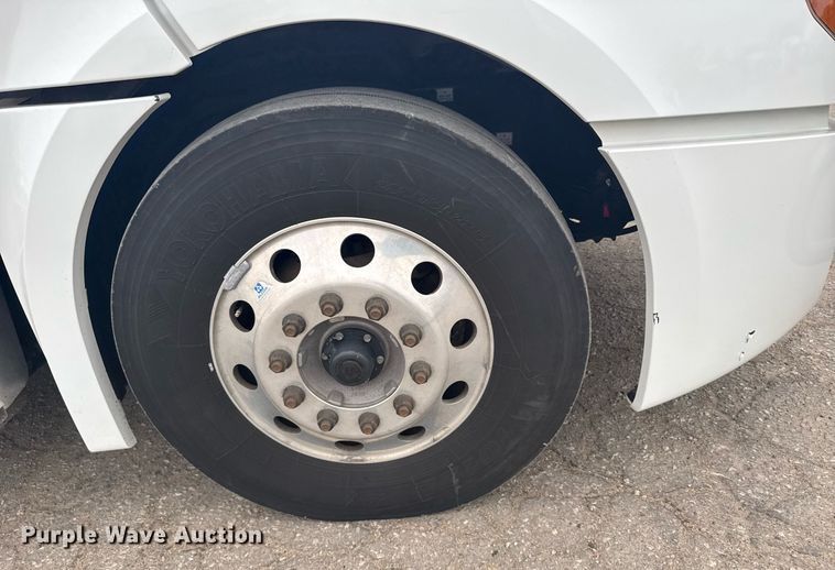 image for item EG6282 2020 Freightliner Cascadia 126 semi truck