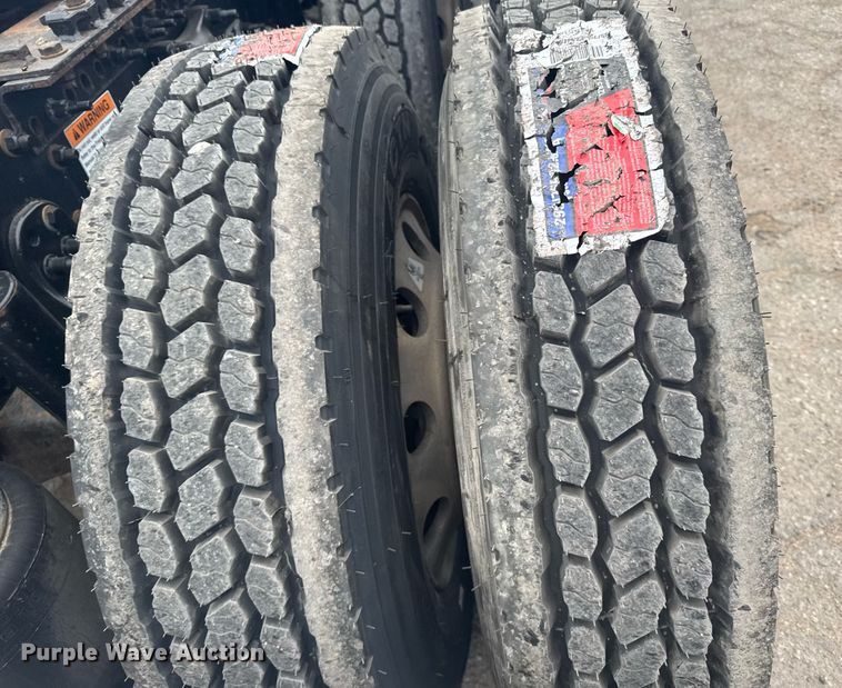 image for item EG6282 2020 Freightliner Cascadia 126 semi truck