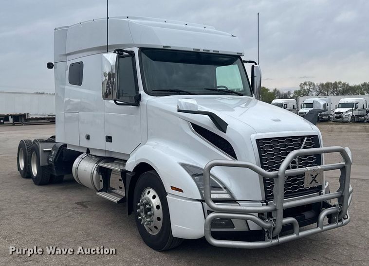 image for item EG6283 2019 Volvo VN semi truck