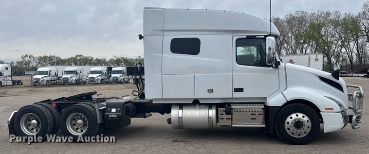 image for item EG6283 2019 Volvo VN semi truck