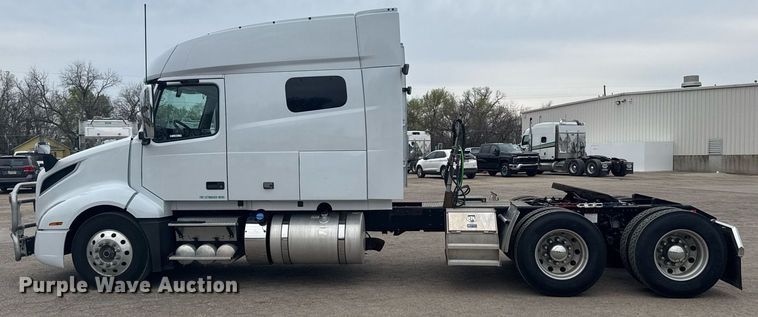 image for item EG6283 2019 Volvo VN semi truck