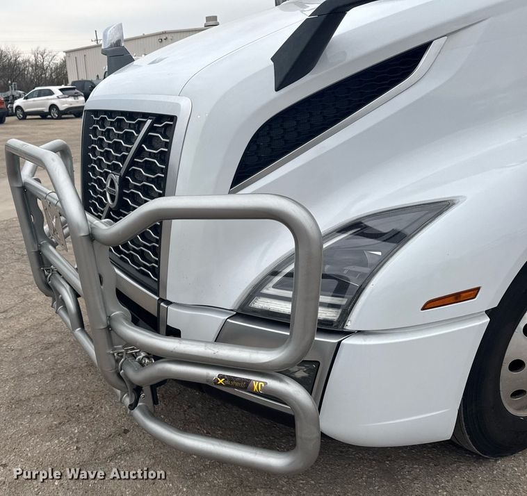 image for item EG6283 2019 Volvo VN semi truck