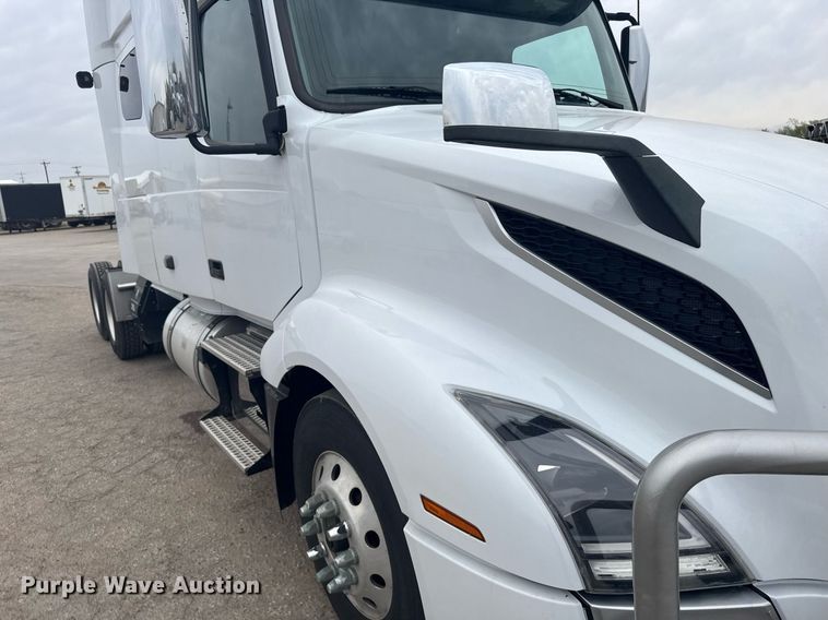 image for item EG6283 2019 Volvo VN semi truck
