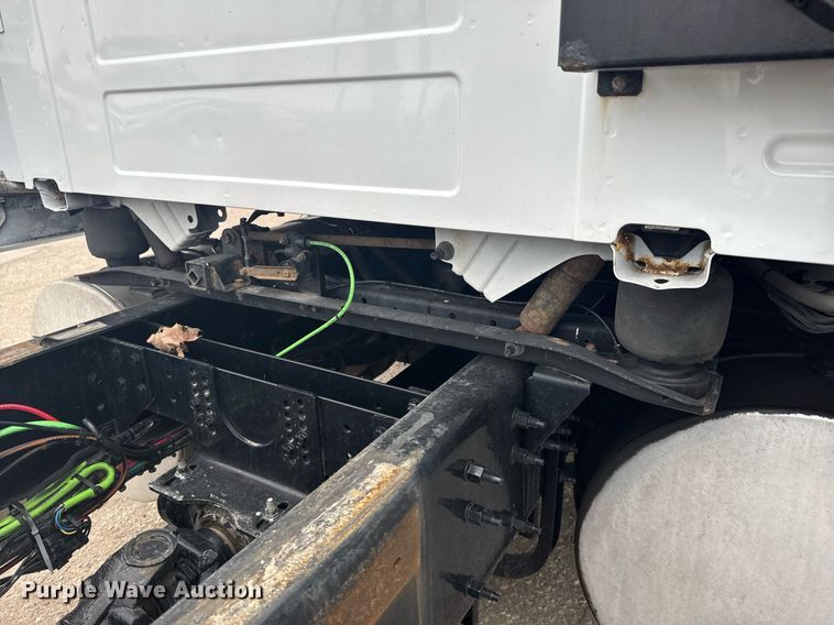 image for item EG6283 2019 Volvo VN semi truck