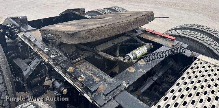 image for item EG6283 2019 Volvo VN semi truck