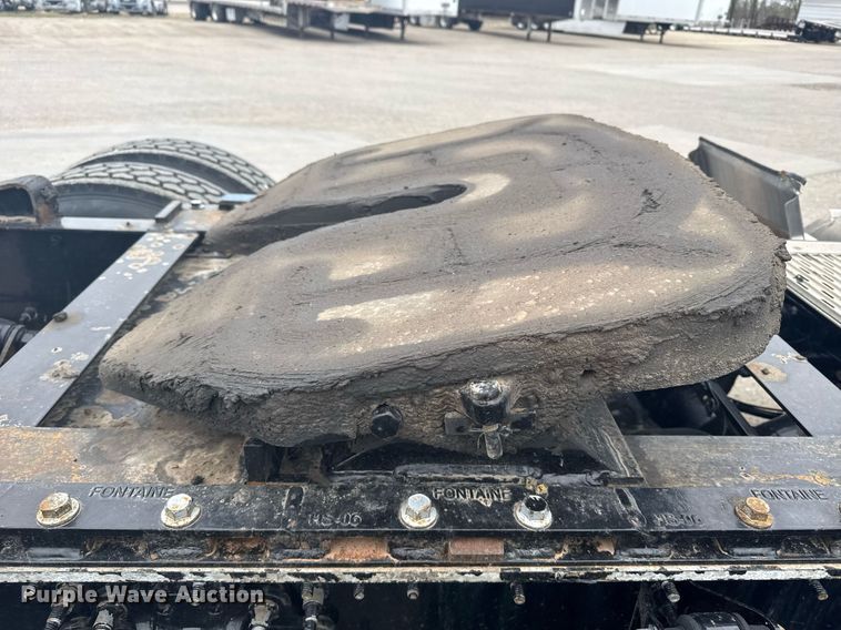 image for item EG6283 2019 Volvo VN semi truck