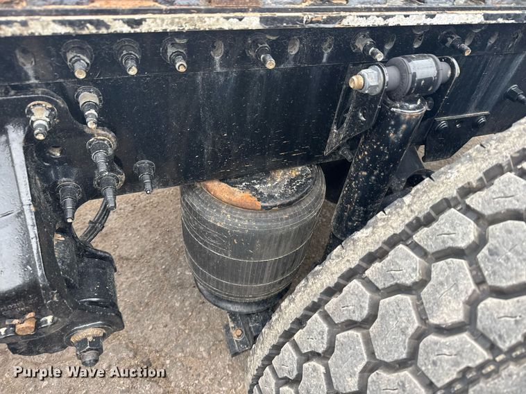 image for item EG6283 2019 Volvo VN semi truck