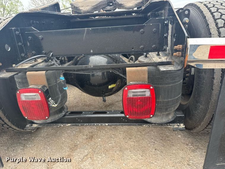 image for item EG6283 2019 Volvo VN semi truck