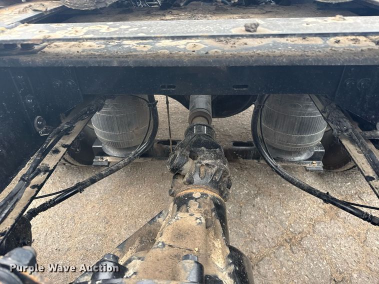 image for item EG6283 2019 Volvo VN semi truck