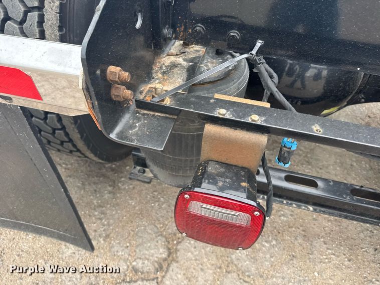 image for item EG6283 2019 Volvo VN semi truck