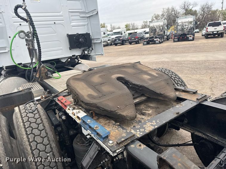 image for item EG6283 2019 Volvo VN semi truck