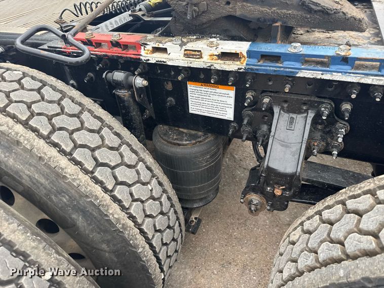 image for item EG6283 2019 Volvo VN semi truck