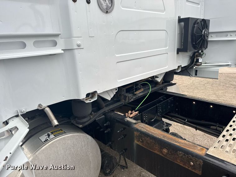 image for item EG6283 2019 Volvo VN semi truck