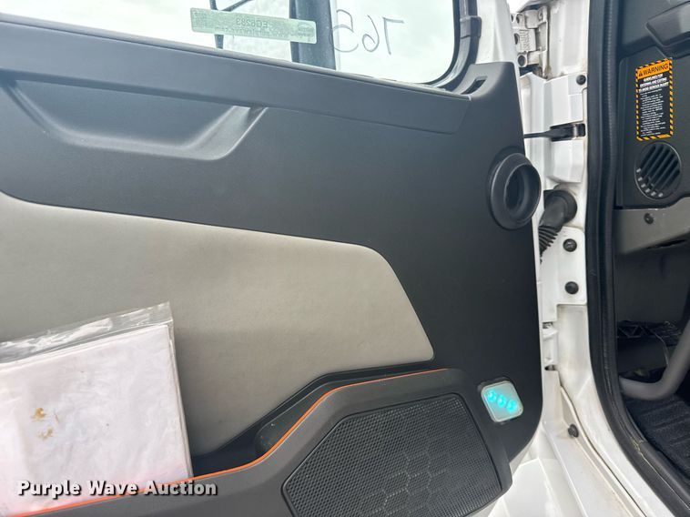 image for item EG6283 2019 Volvo VN semi truck