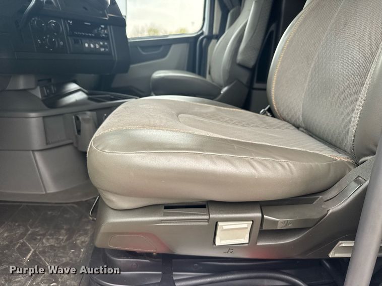 image for item EG6283 2019 Volvo VN semi truck