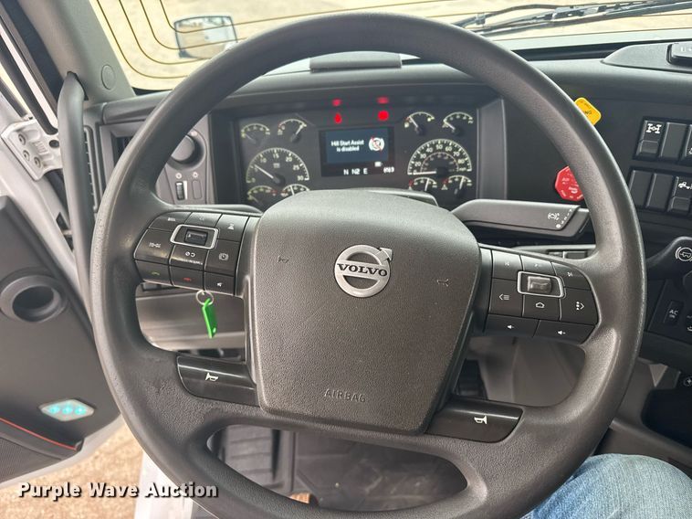 image for item EG6283 2019 Volvo VN semi truck