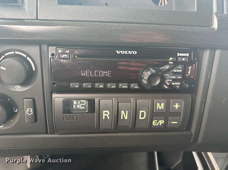 image for item EG6283 2019 Volvo VN semi truck