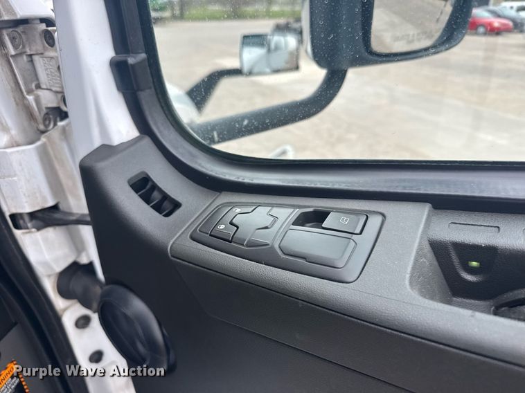 image for item EG6283 2019 Volvo VN semi truck