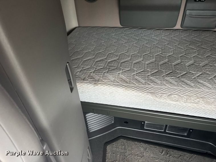 image for item EG6283 2019 Volvo VN semi truck