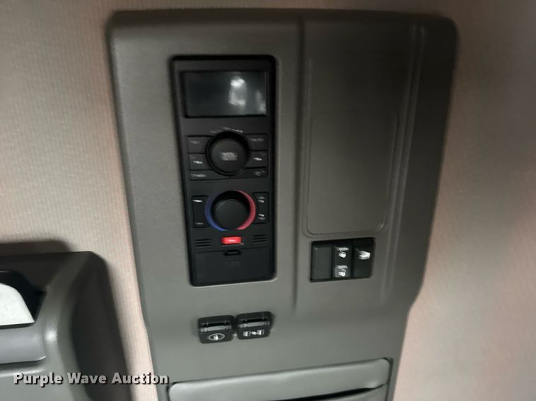 image for item EG6283 2019 Volvo VN semi truck