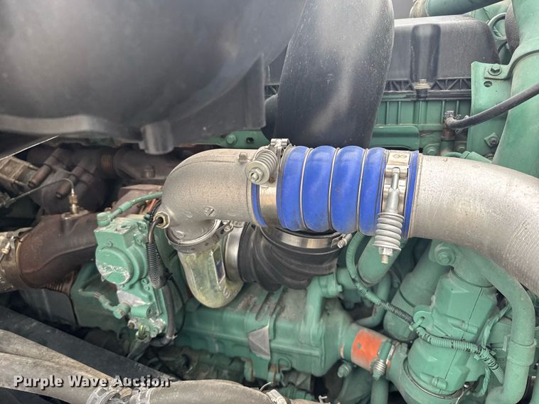 image for item EG6283 2019 Volvo VN semi truck