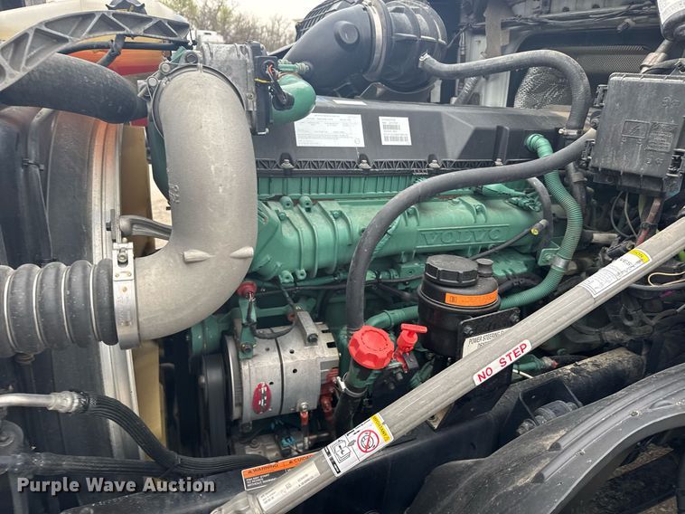 image for item EG6283 2019 Volvo VN semi truck