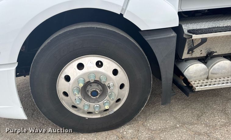 image for item EG6283 2019 Volvo VN semi truck