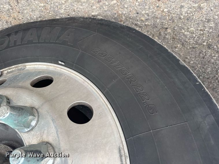 image for item EG6283 2019 Volvo VN semi truck