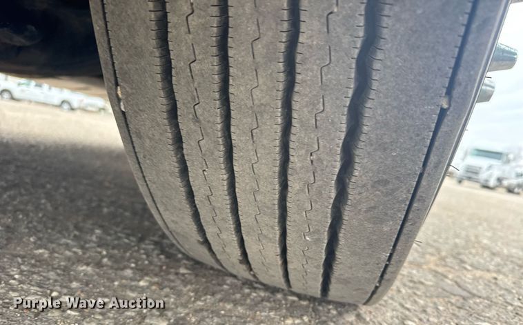 image for item EG6283 2019 Volvo VN semi truck