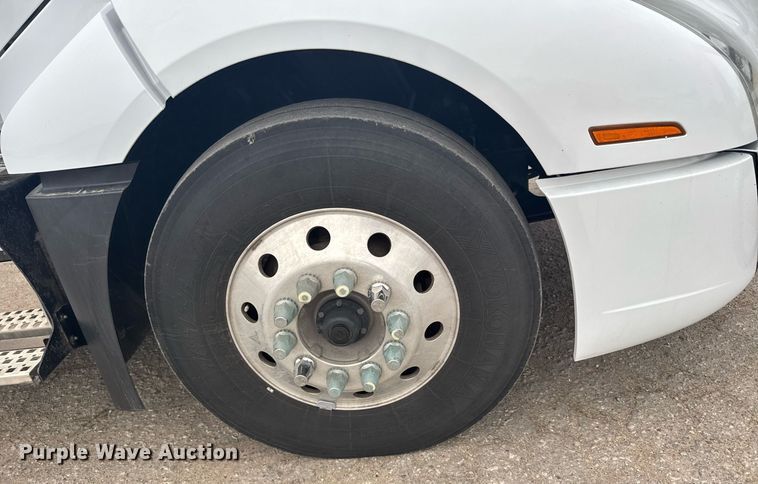 image for item EG6283 2019 Volvo VN semi truck