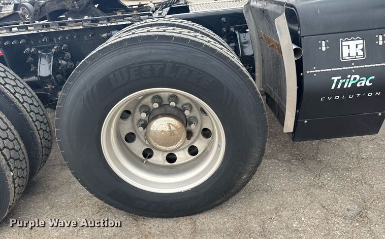 image for item EG6283 2019 Volvo VN semi truck