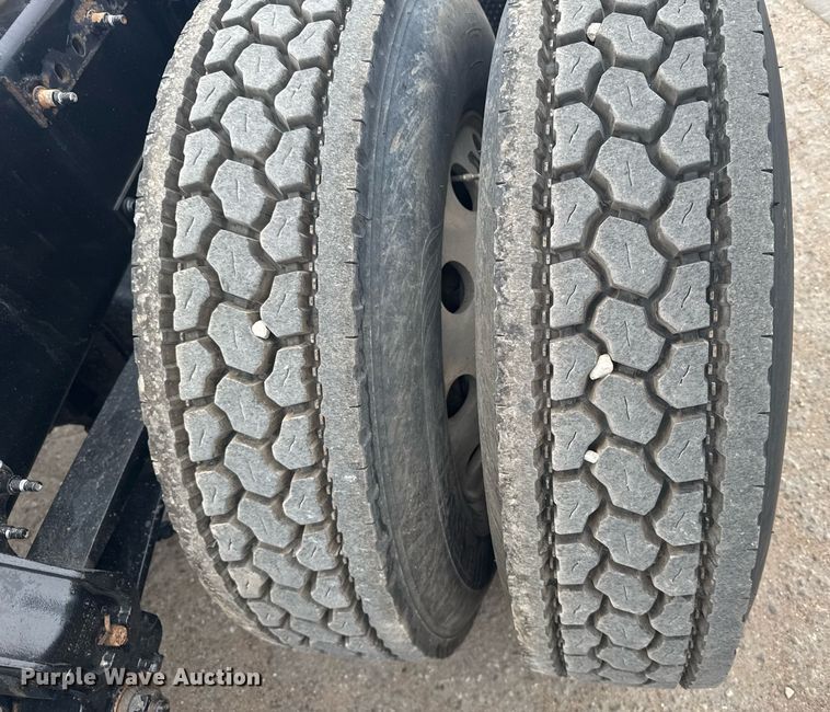 image for item EG6283 2019 Volvo VN semi truck