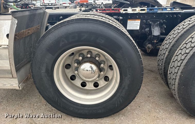 image for item EG6283 2019 Volvo VN semi truck