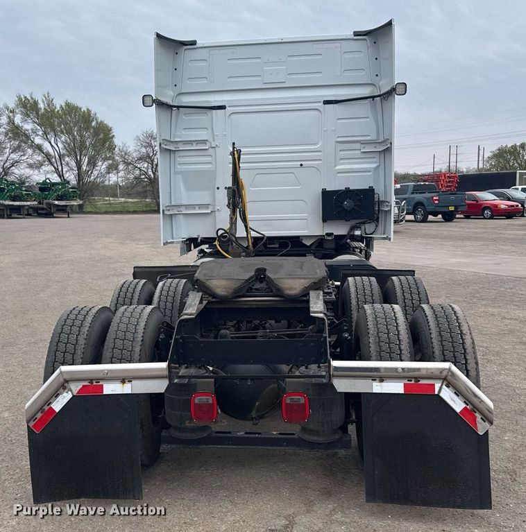 image for item EG6284 2021 Volvo VN semi truck