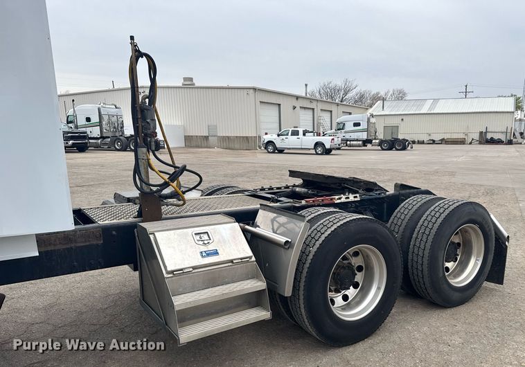 image for item EG6284 2021 Volvo VN semi truck