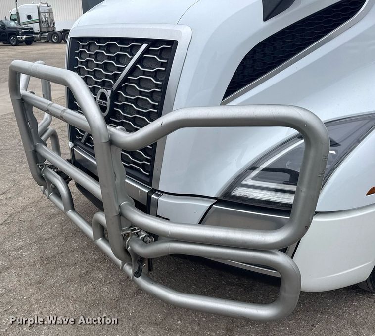 image for item EG6284 2021 Volvo VN semi truck