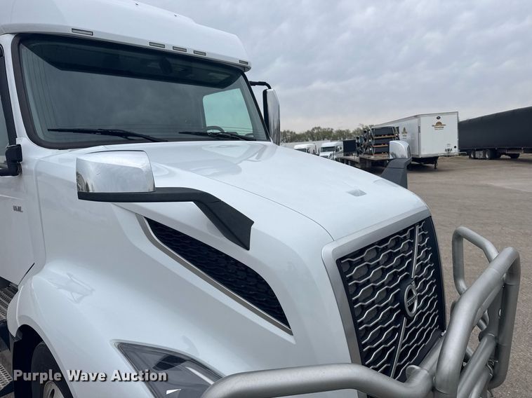 image for item EG6284 2021 Volvo VN semi truck