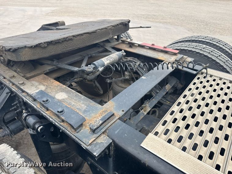 image for item EG6284 2021 Volvo VN semi truck