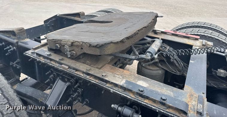 image for item EG6284 2021 Volvo VN semi truck