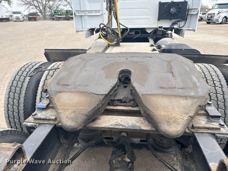 image for item EG6284 2021 Volvo VN semi truck