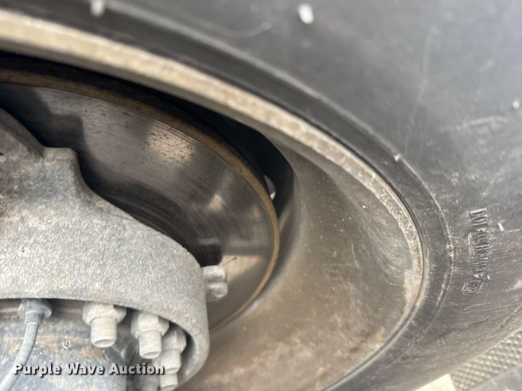 image for item EG6284 2021 Volvo VN semi truck