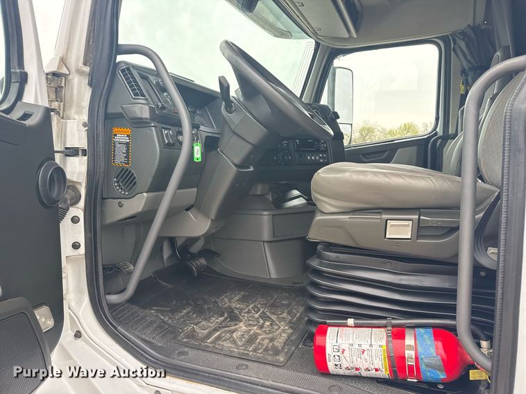 image for item EG6284 2021 Volvo VN semi truck