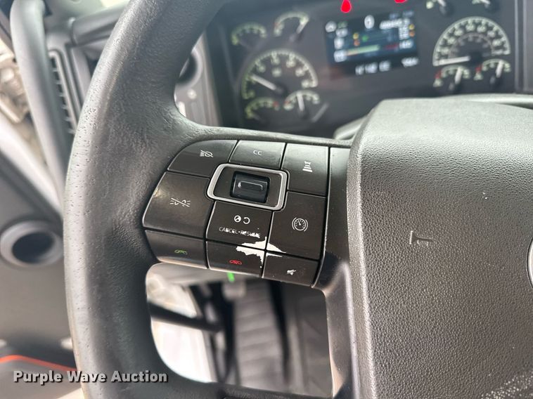 image for item EG6284 2021 Volvo VN semi truck