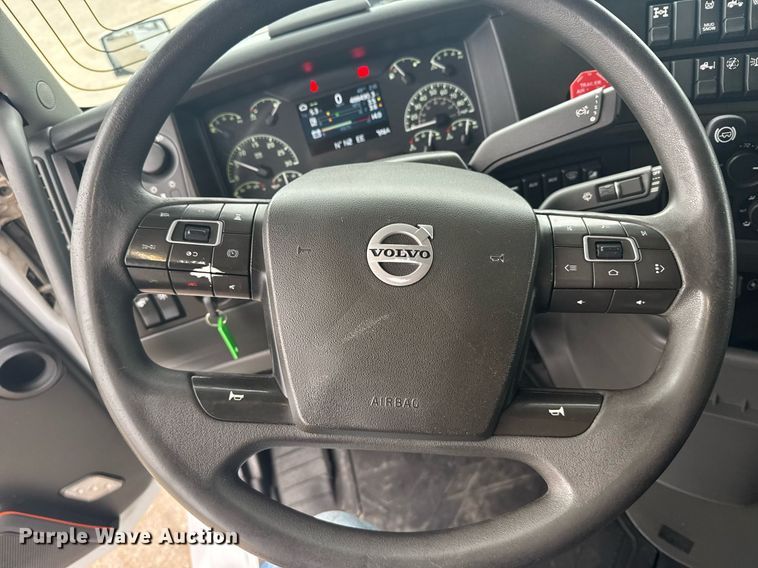 image for item EG6284 2021 Volvo VN semi truck