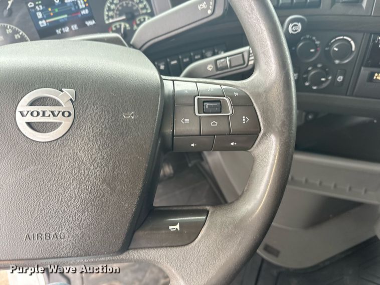 image for item EG6284 2021 Volvo VN semi truck