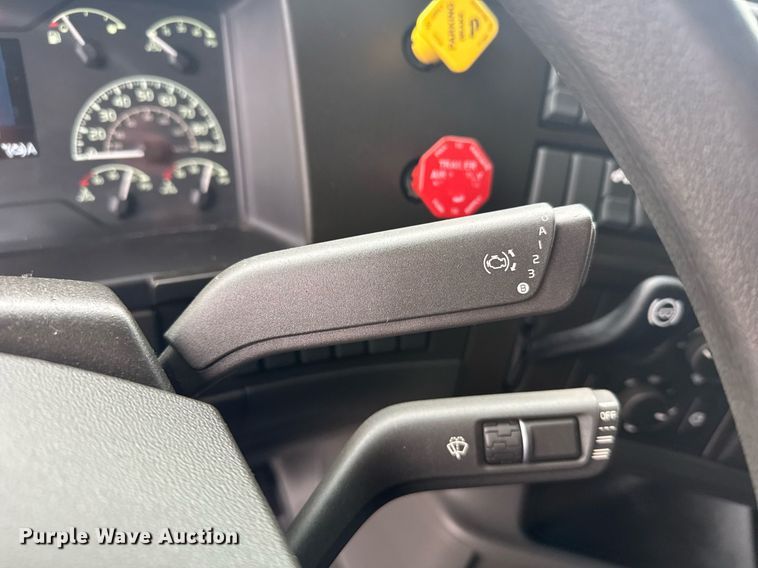 image for item EG6284 2021 Volvo VN semi truck