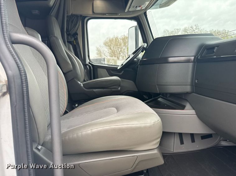 image for item EG6284 2021 Volvo VN semi truck