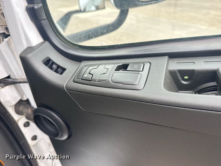 image for item EG6284 2021 Volvo VN semi truck